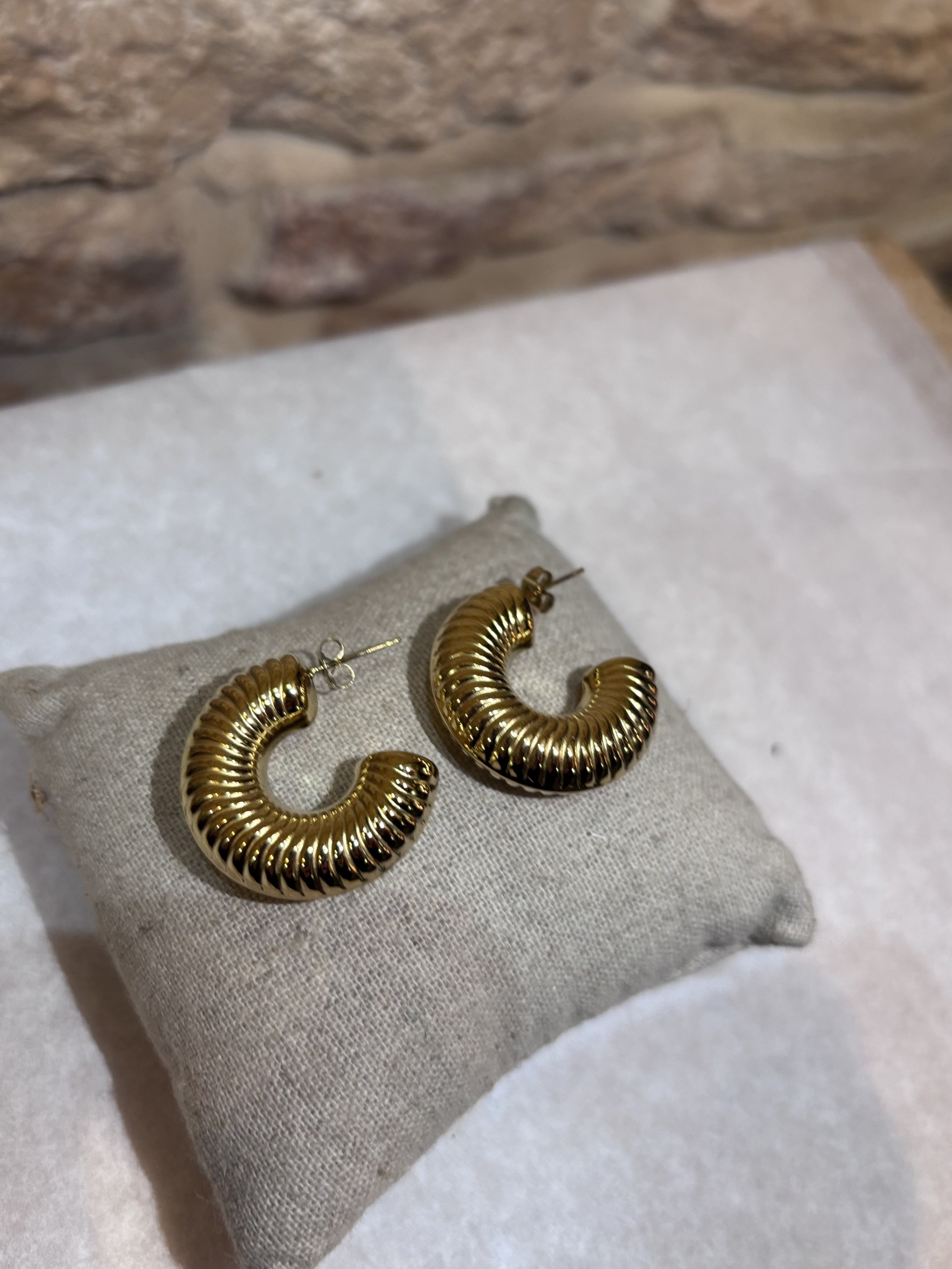 Boucles d’Oreilles Créoles Dorées Striées - HABAHA