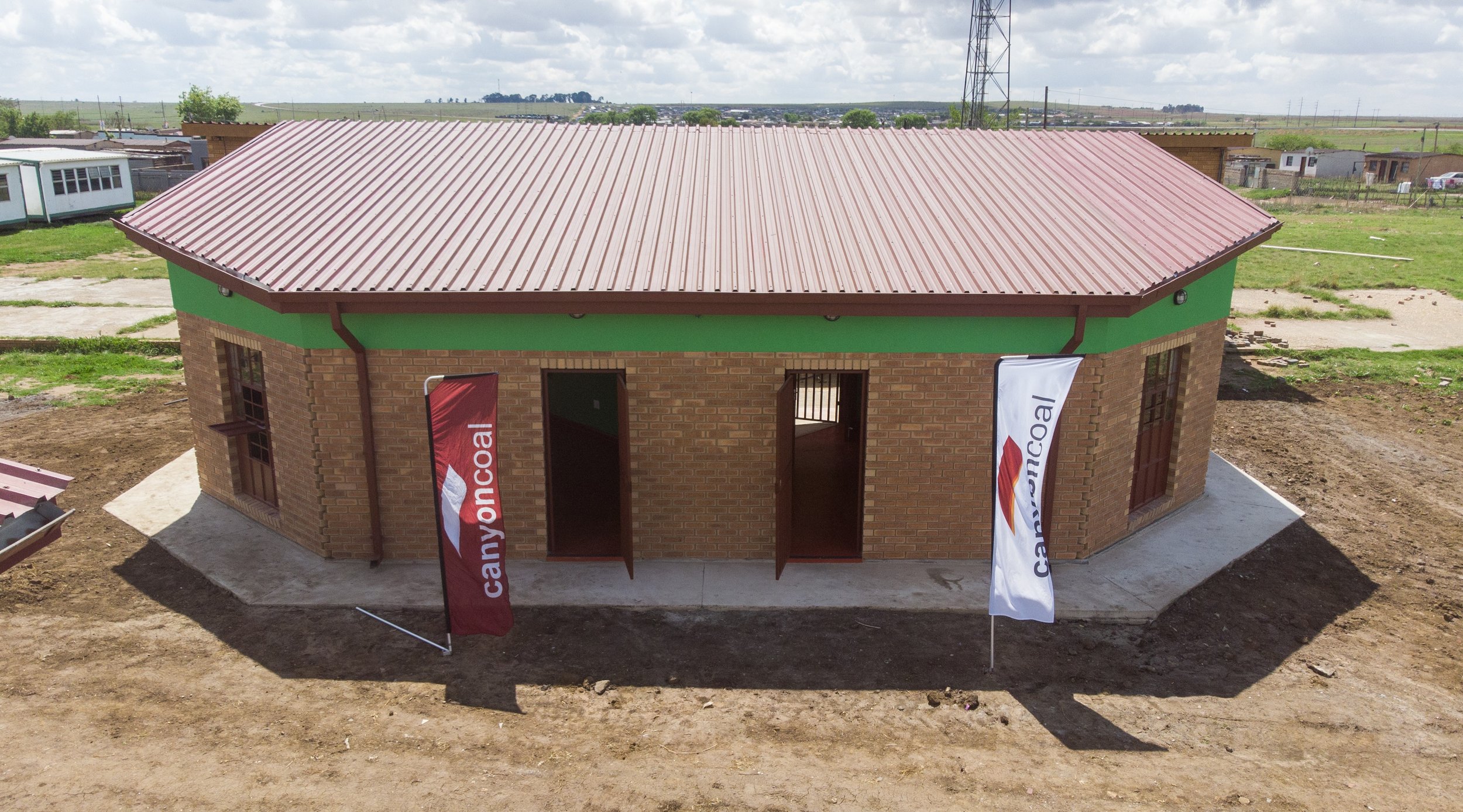 Canyon Coal hands over new classroom to Delpark Primary School