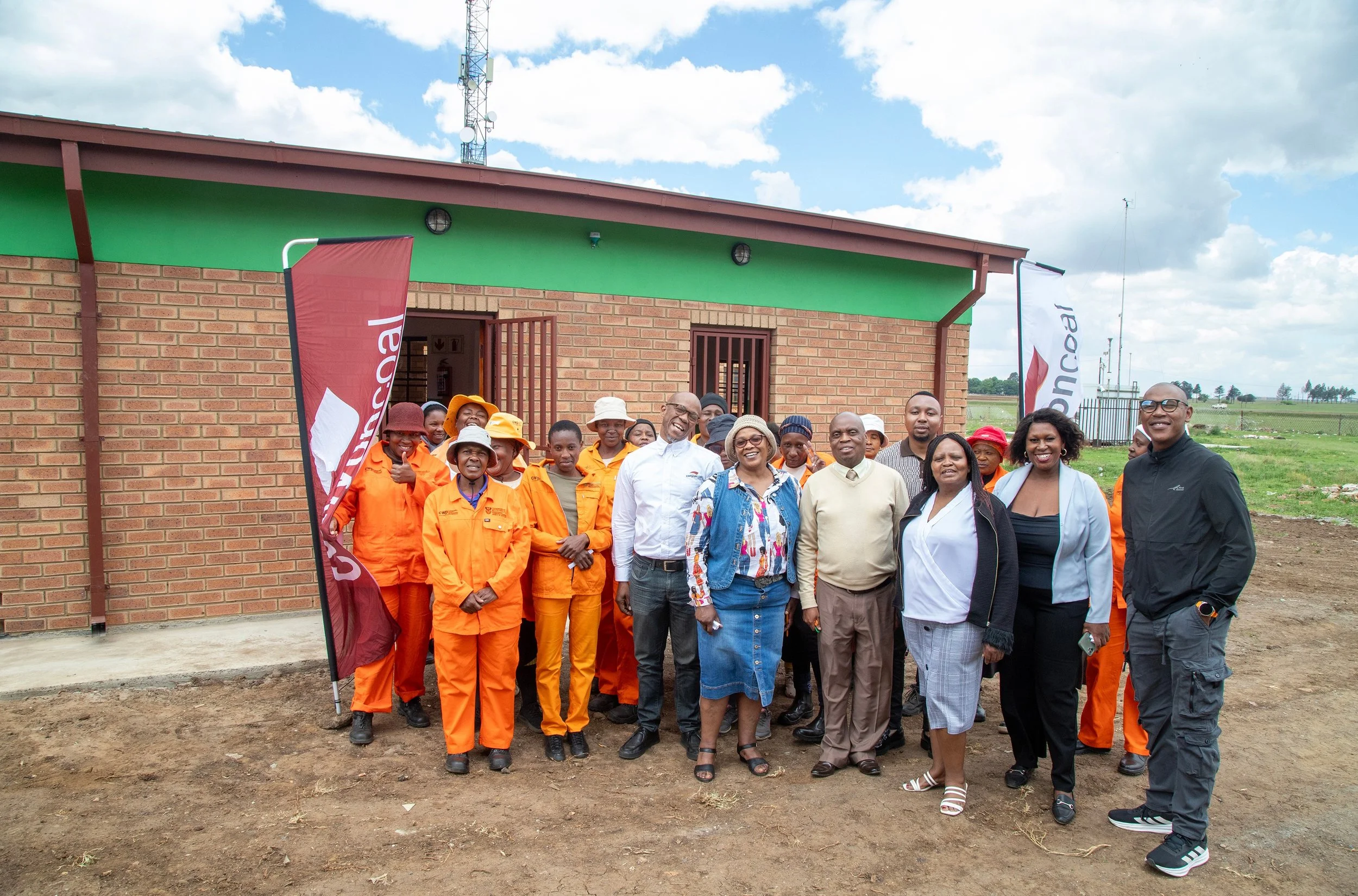CanyonCoal_DelparkClassroomHandover_04.jpg