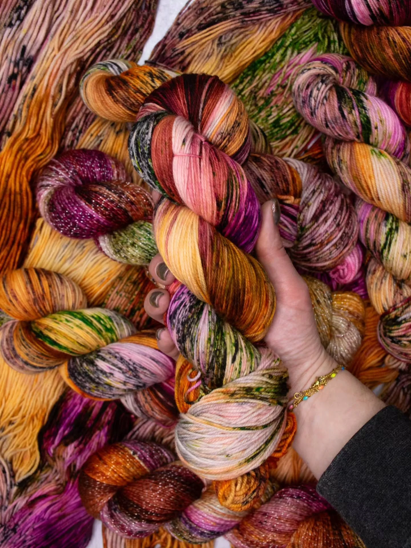 Tangled Sunbeams ☀️ Available exclusively @liftbridgeyarns @rabbitrowyarns and @haveeweanywoolbuffalo for LYS Day

#lysday