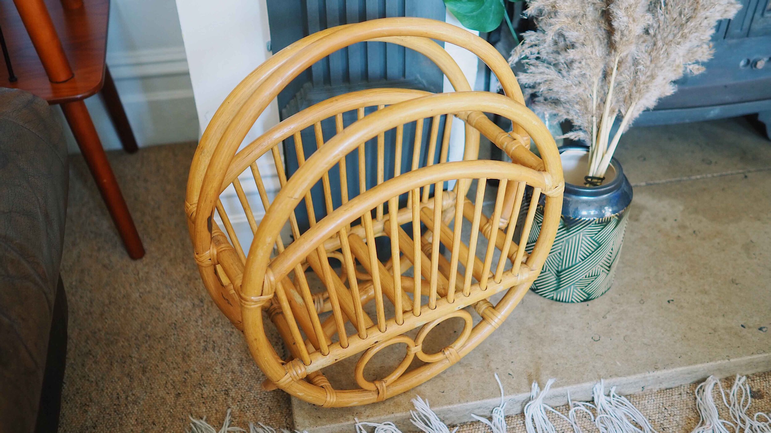 WICKER ROUND MAGAZINE RACKF5CC6547-EA3C-48B9-9131-B0BCA0C9C917-480F1213-F443-4C0B-881F-BE80B2962B45.jpg