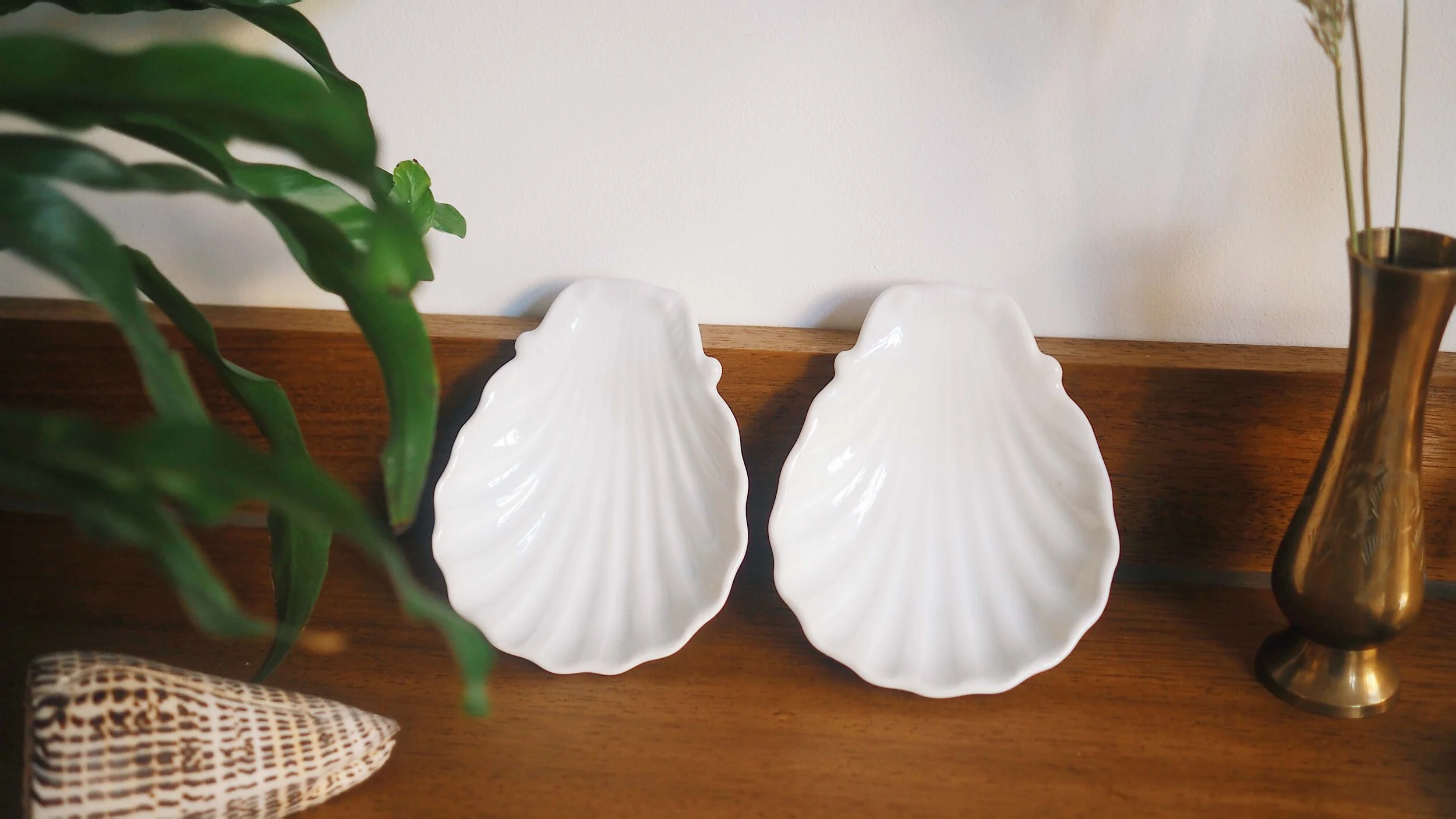 2 WHITE PORCELAIN SHELL DISHES
