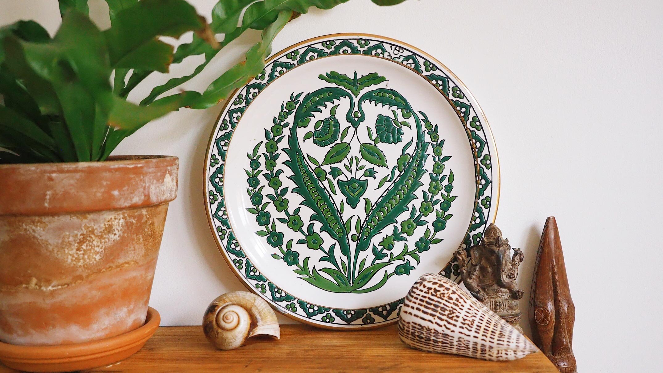 GIANNIS PLATE - 24K GOLD TRIM- GREEN LEAF DESIGN