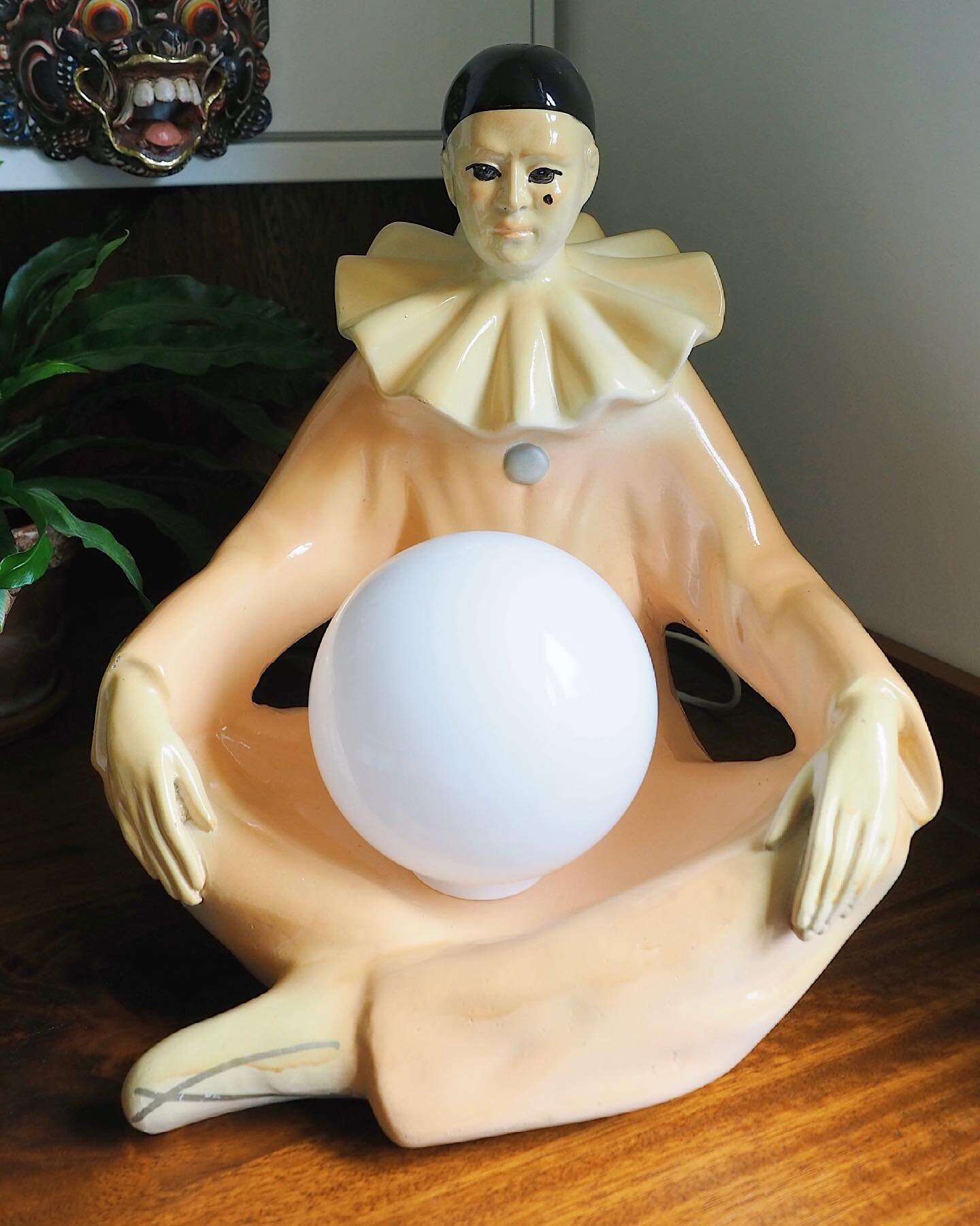 ✦ A clown held a door open for me the other day. I thought, &ldquo;what a nice jester&rdquo; 🥁✦ 

This unique 1950&rsquo;s peridot clown lamp has just been added to the website. It&rsquo;s in gorgeous peach and cream tones and would look amazing in 