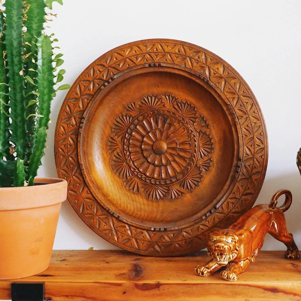 HAND CARVED WOOD DECORATIVE PLATE