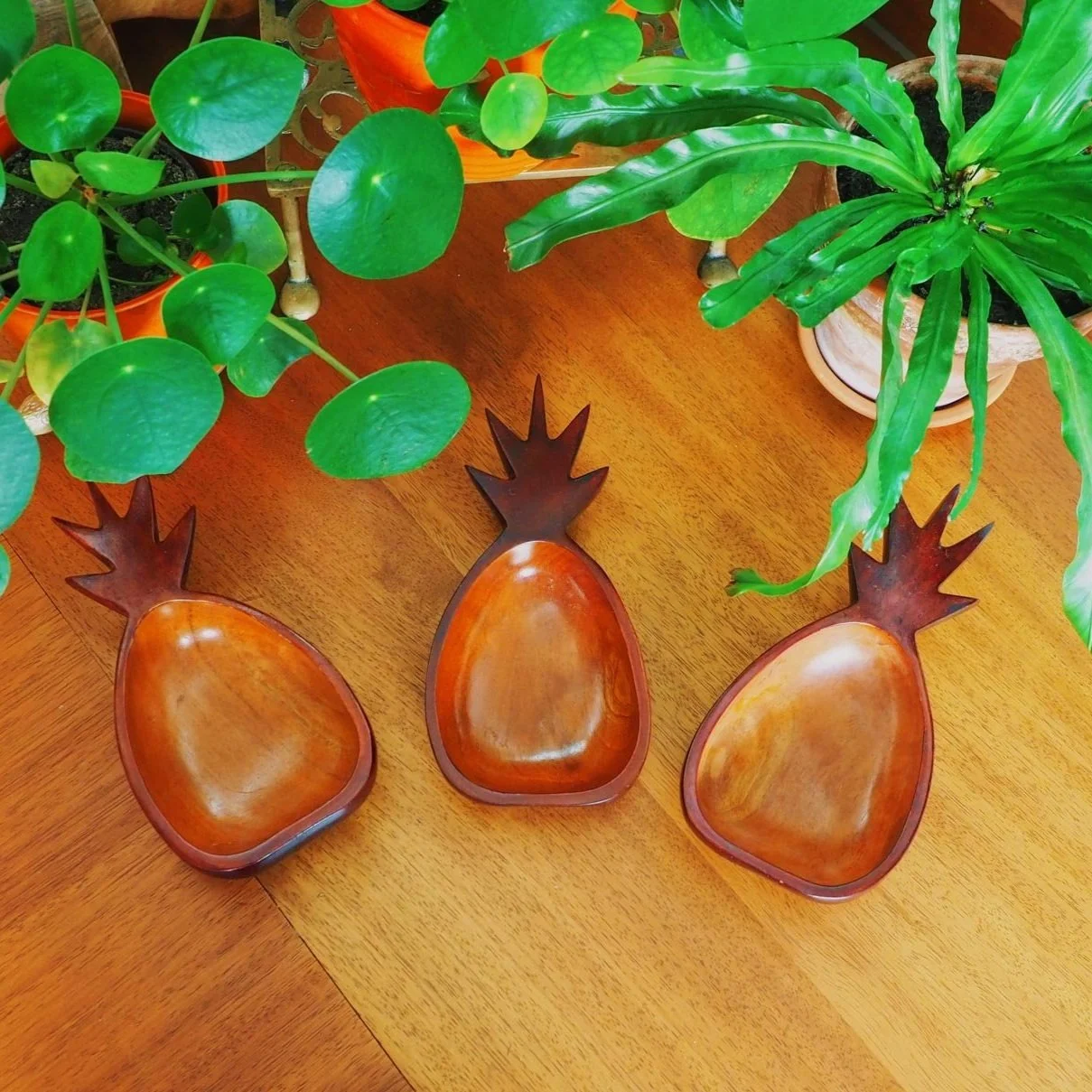 WOODEN PINEAPPLE TAPAS DISHES (sold separately)