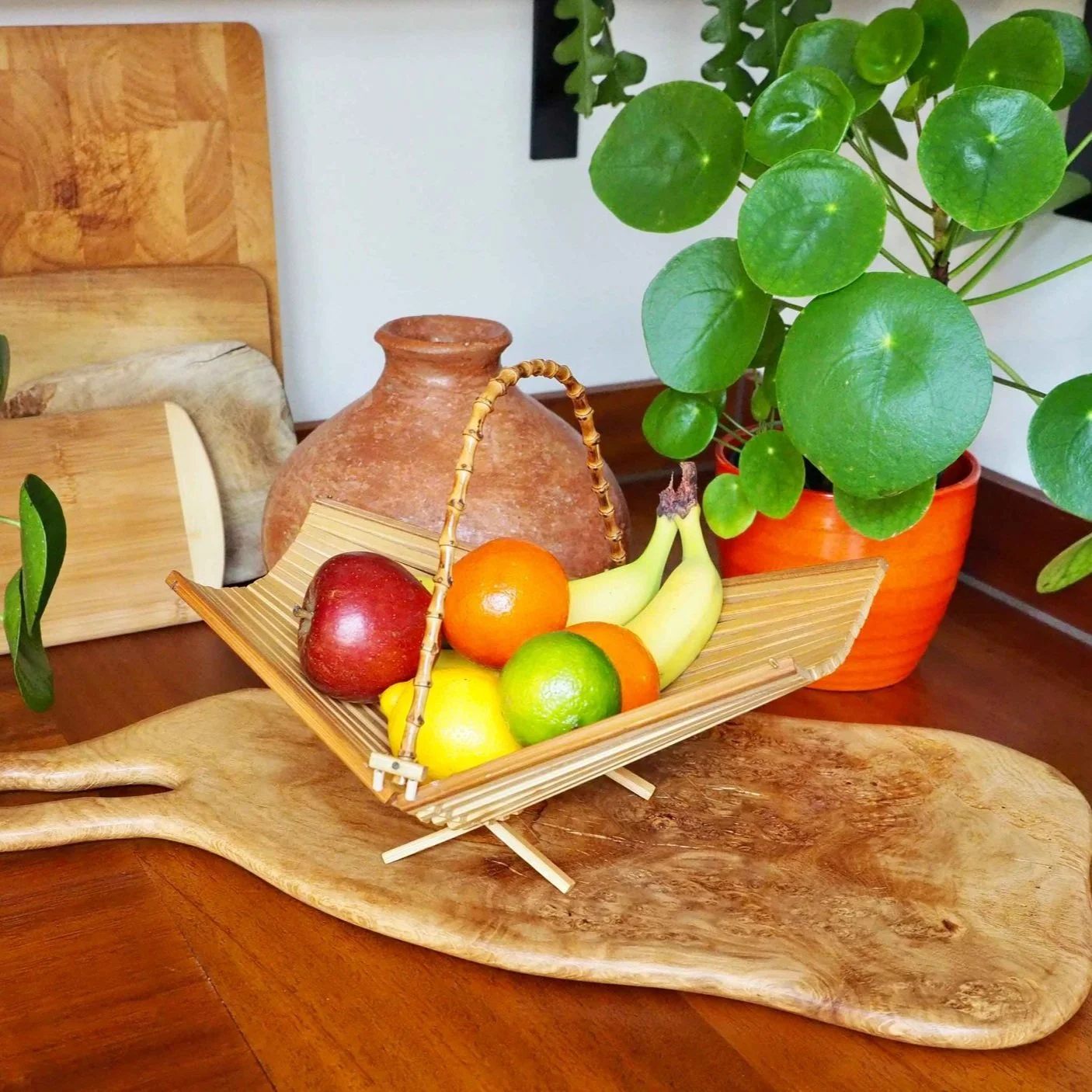 FOLDING WOODEN FRUIT BOWL WITH BAMBOO HANDLES