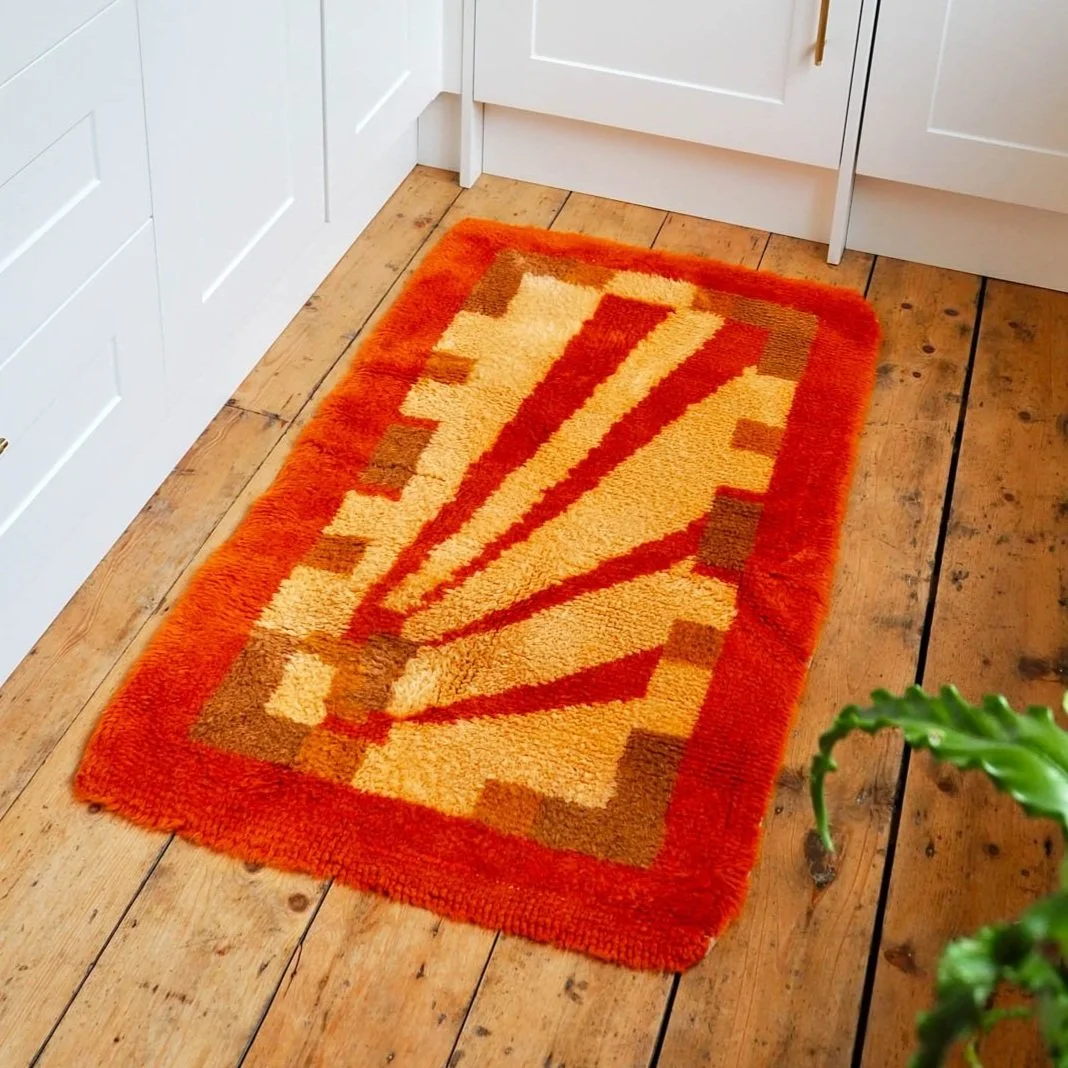 70S ORANGE RETRO SUNBURST RUG / WALL HANGING