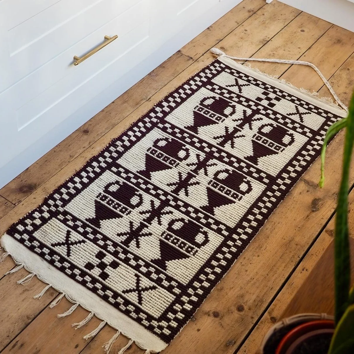 LARGE TAPESTRY WOOLEN WALL HANGING