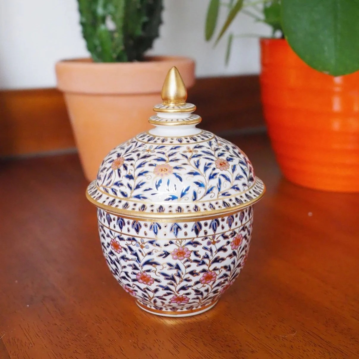 CUSTOM CANDLE SCENT IN AN INDIAN INSPIRED LIDED CHINA POT