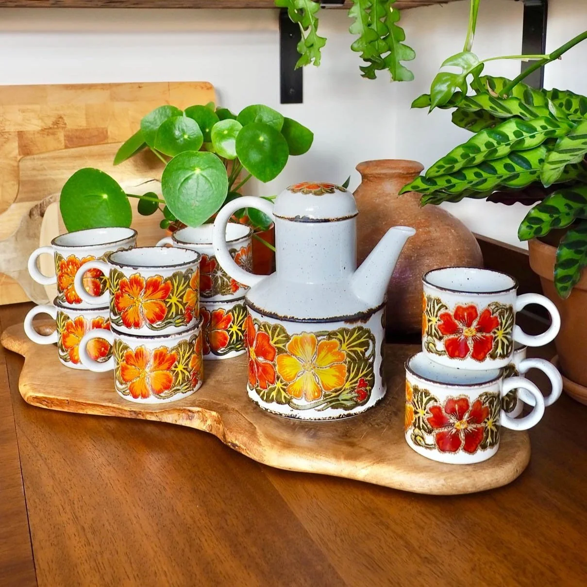 MIDWINTER POTTERY STONEHENGE RANGE 'NASTURTIUMS' - CUPS AND TEAPOT