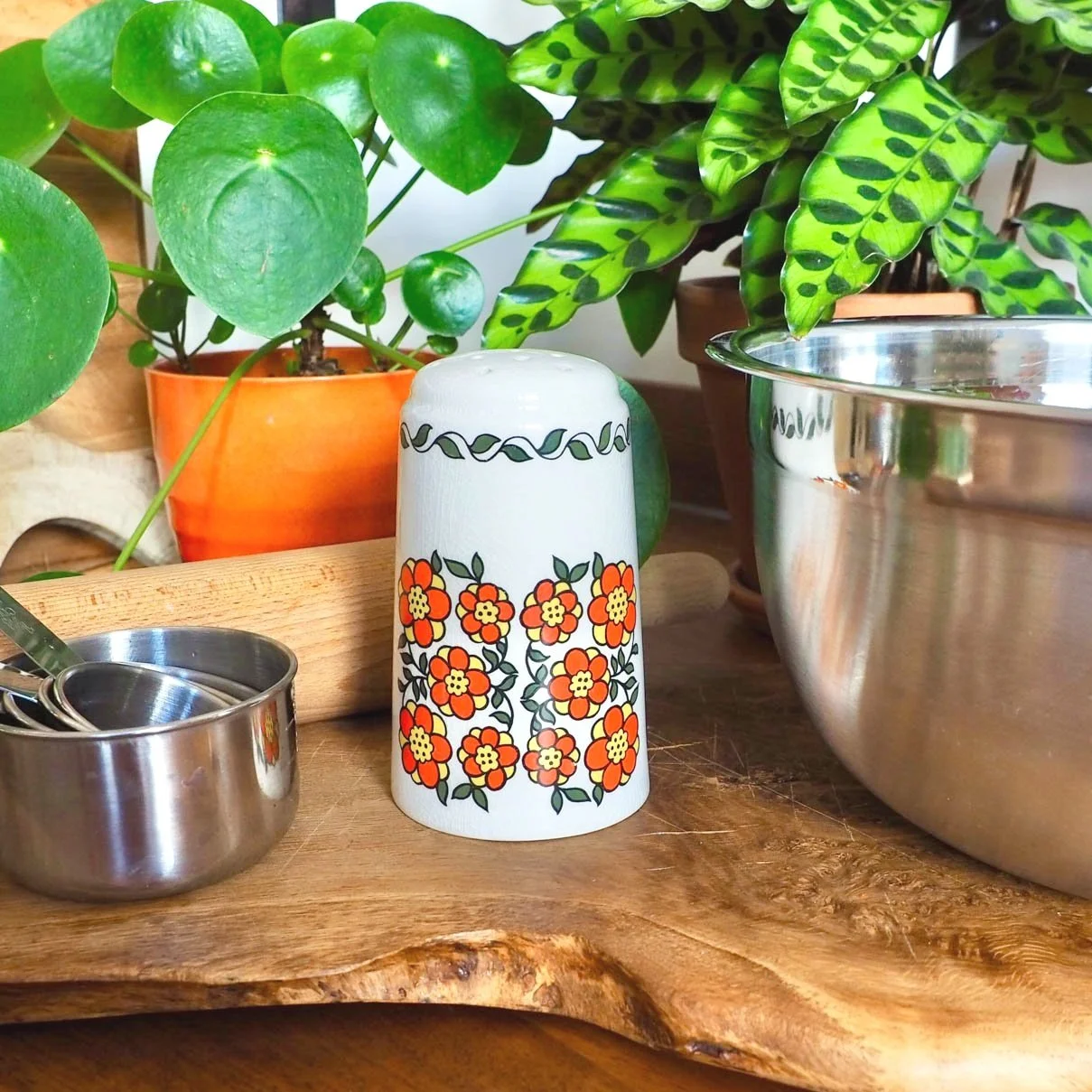 70S RETRO FLORAL ICING SUGAR SHAKER