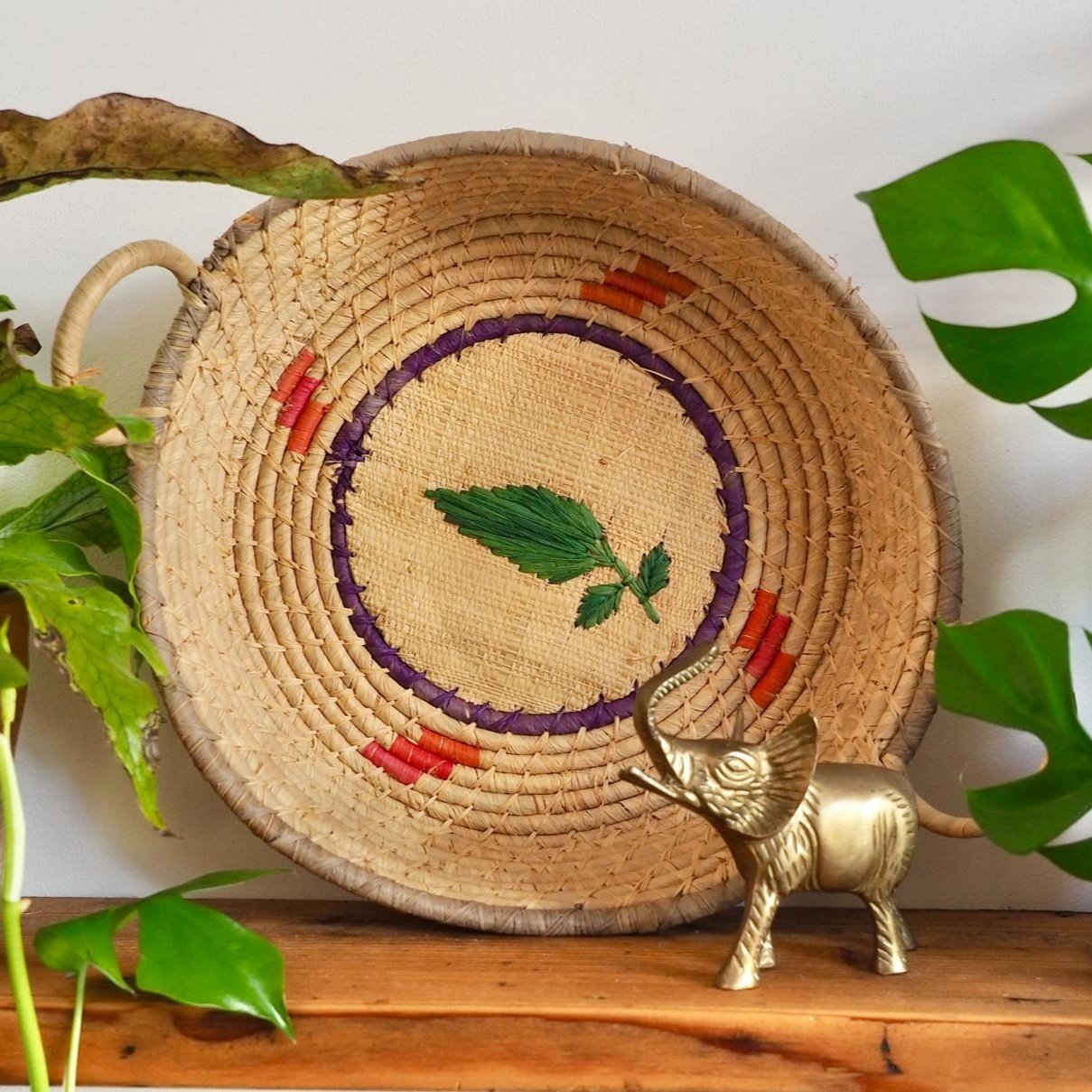 SMALL LEAF WOVEN BASKET WITH HANDLES