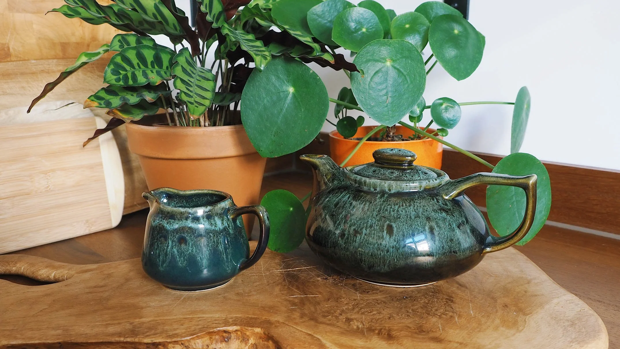 DEEP TURQUOISE HONEYCOMB TEAPOT AND MILK JUG