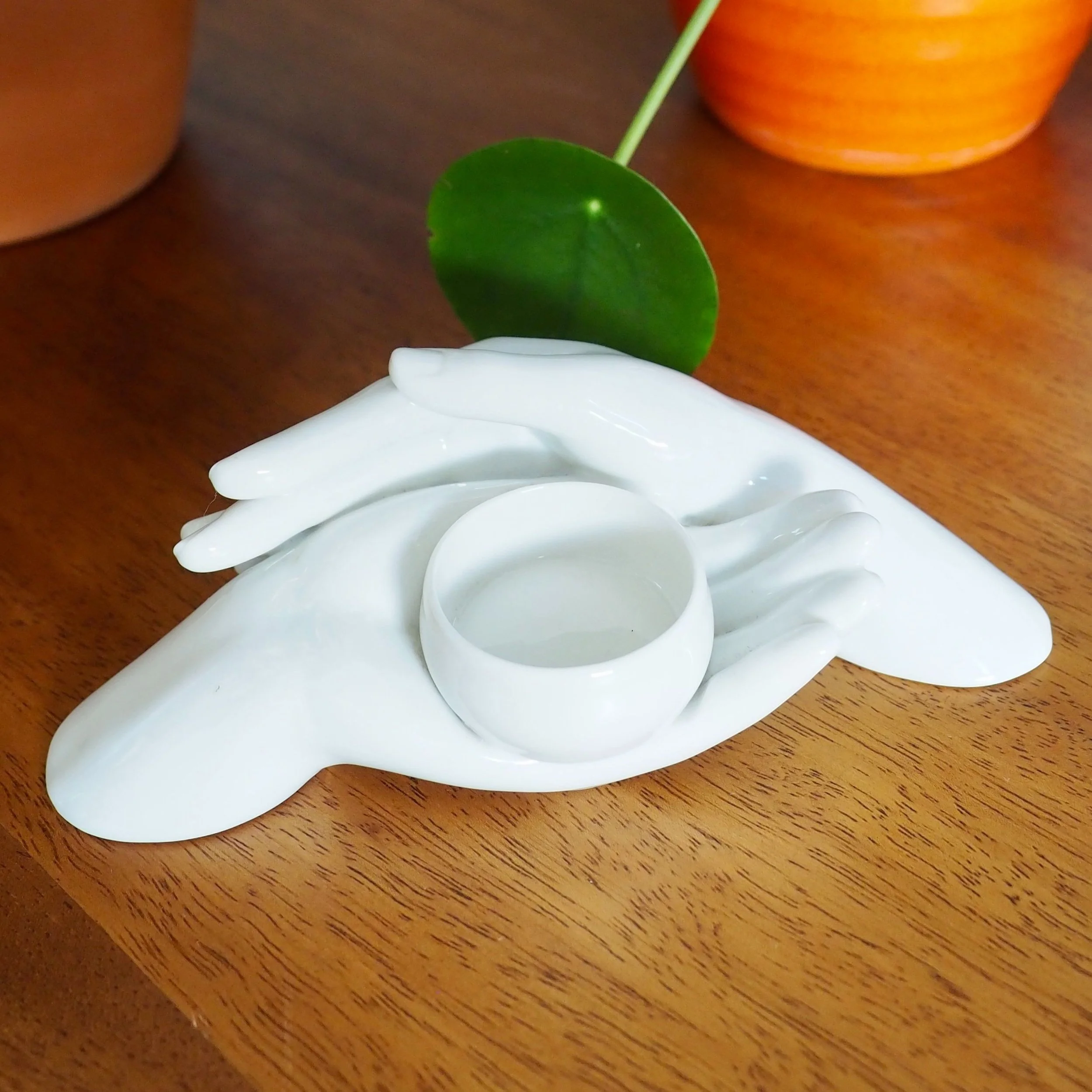 WHITE PORCELAIN HANDS TEALIGHT HOLDER
