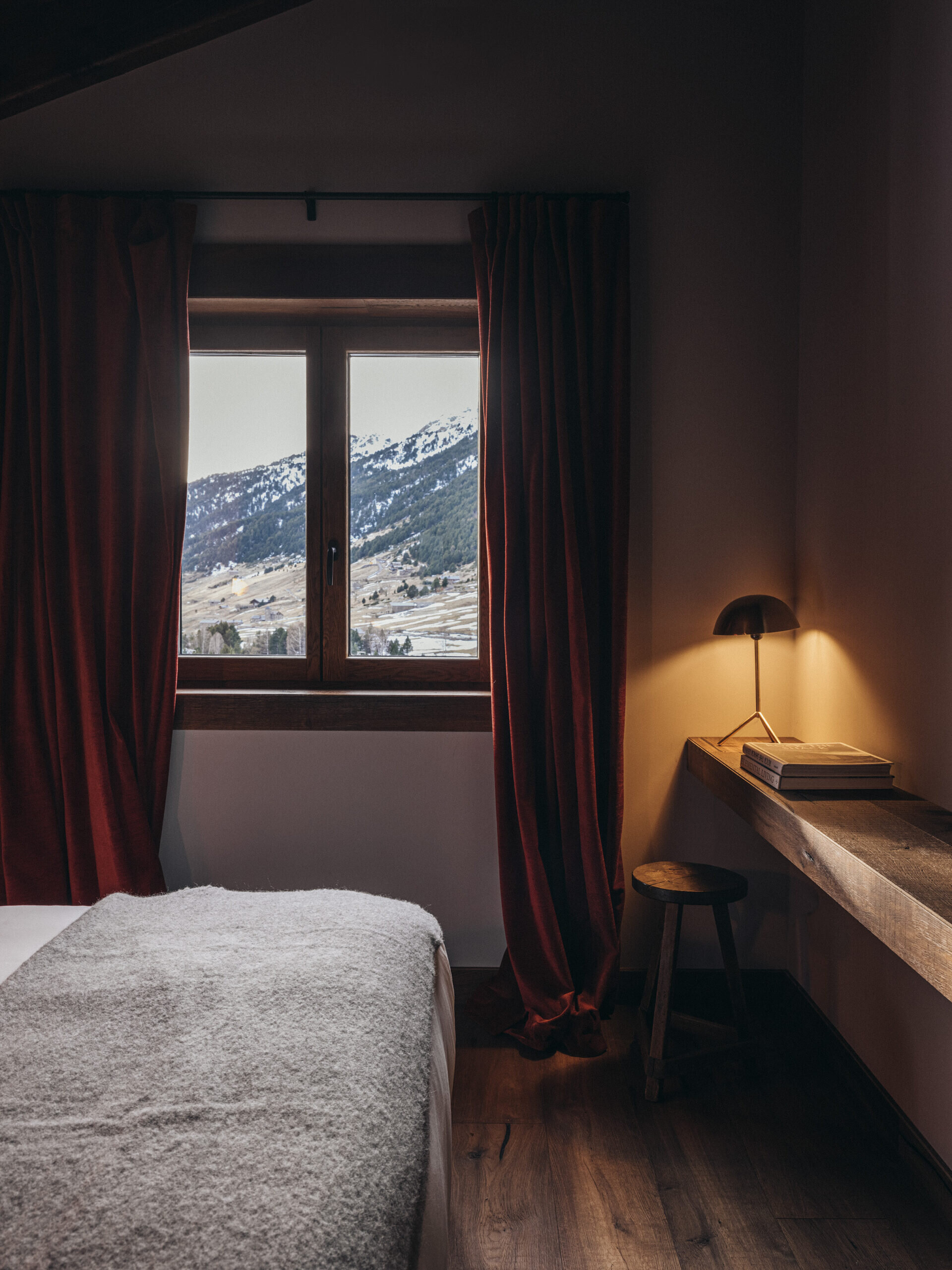 Hotel-Weekend-Barefoot-Luxury-L'OvellaNegra-Andorra-Room.jpg