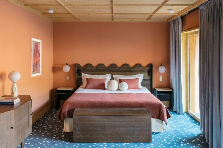 Hotel-Weekend-Barefoot-Luxury-LeCoucou-Meribel-Bedroom.jpg