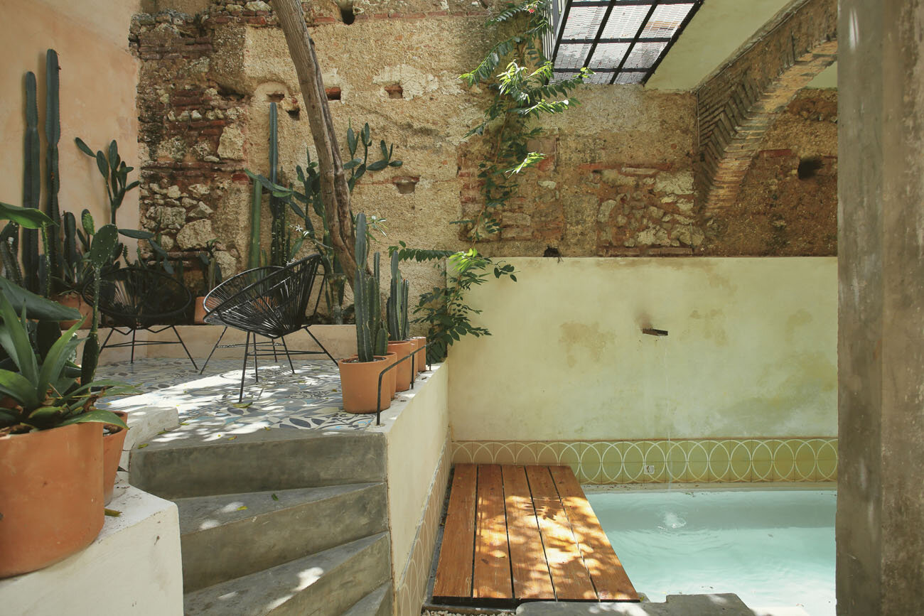 Hotel-Weekend-Barefoot-Luxury- Fixie-Lofts-Santo-Domingo-Pool.jpg