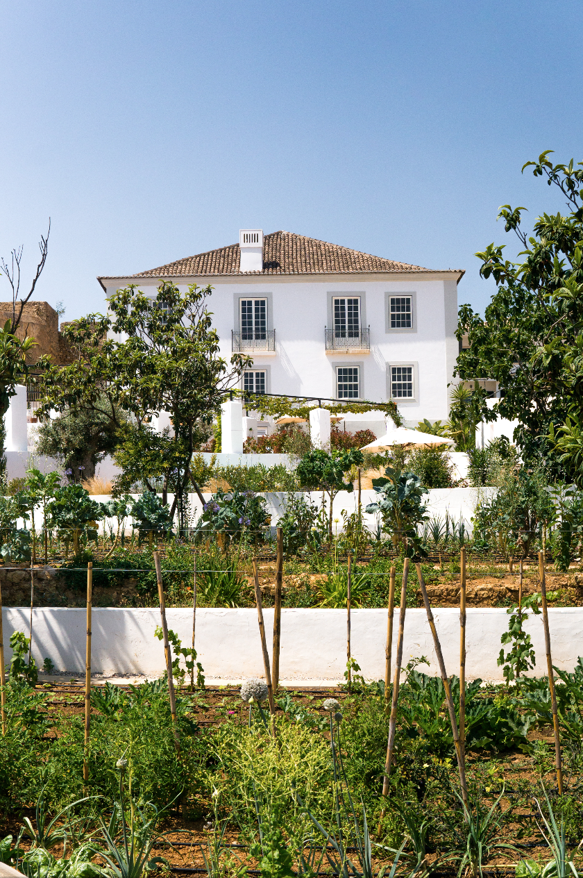 Hotel-Weekend-Barefoot-Luxury-Casa-Mae-Portugal-Garden.png