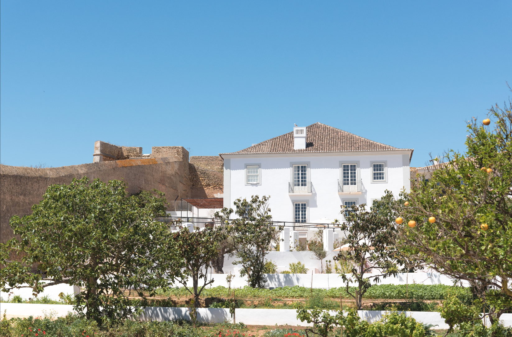 Hotel-Weekend-Barefoot-Luxury-Casa-Mae-Portugal-House.png