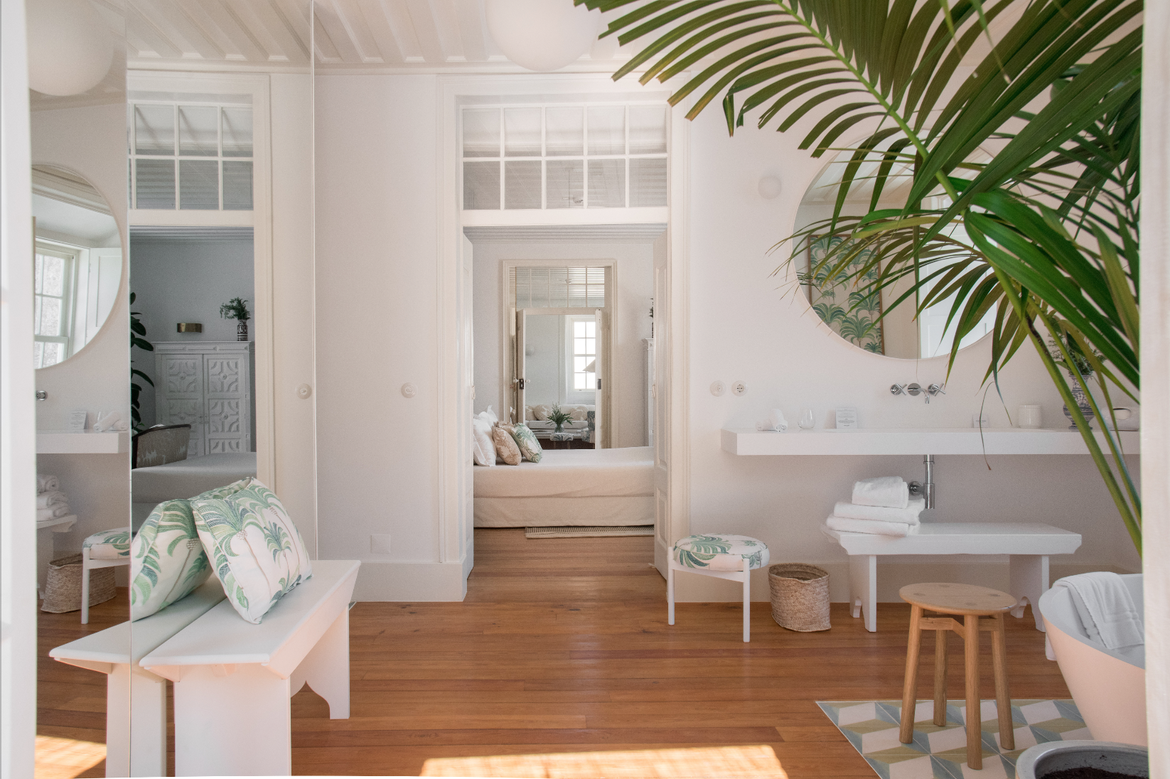 Hotel-Weekend-Barefoot-Luxury-Casa-Mae-Portugal-Bathroom.png