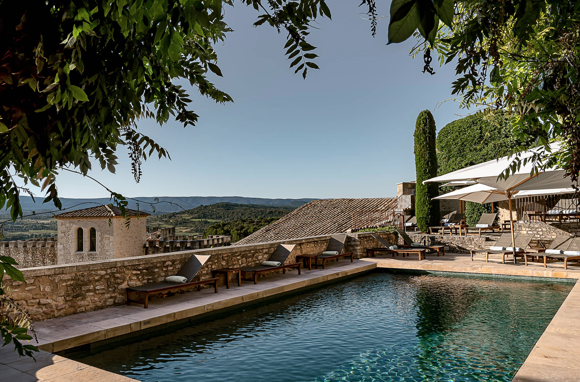 Hotel-Weekend-Barefoot-Luxury-Crillon-Le-Brave-Pool.png