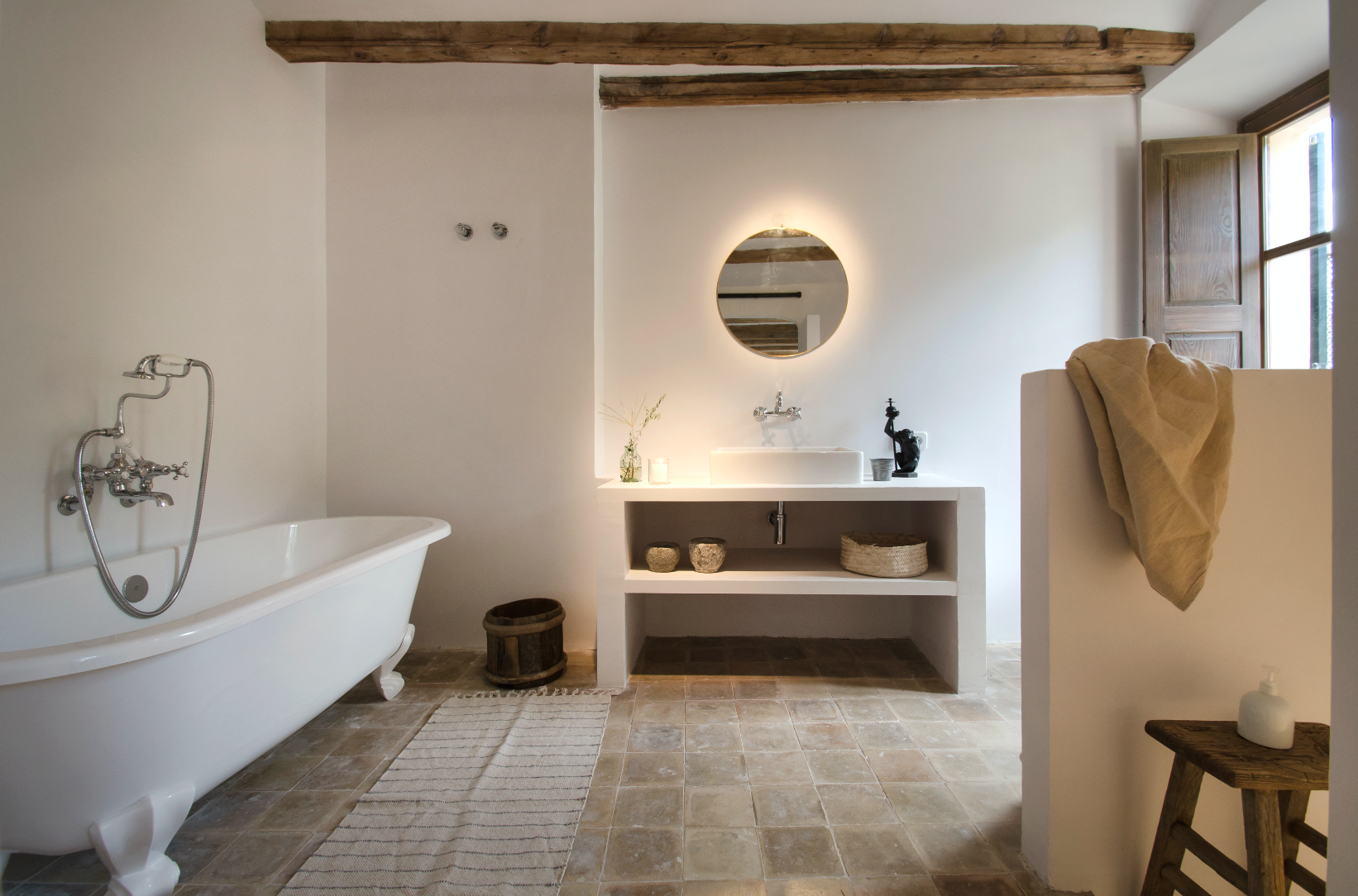 Hotel-Weekend-Barefoot-Luxury-Sos-Viscos-Mallorca-Room-bath.png