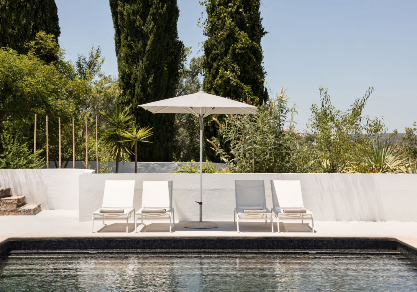Hotel-Weekend-Barefoot-Luxury-Farmhouse-Palms-Algarve-Portugal-Pool2.png