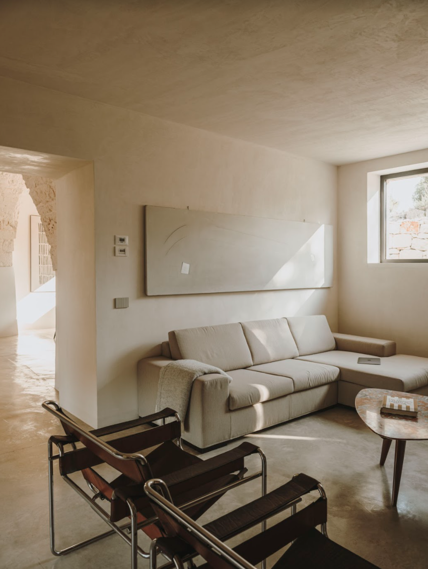Hotel-Weekend-Barefoot-Luxury-Tenuta-Masseriola-Puglia-Moroseta-Villas-House-Salon.png