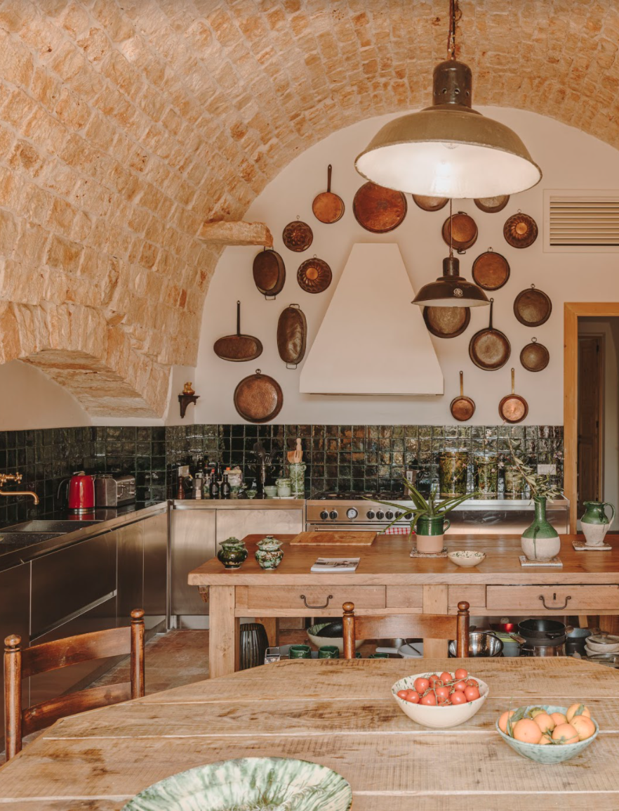 Hotel-Weekend-Barefoot-Luxury-CAsa-Olivetta-Moroseta-Villas-Puglia-Kitchen.png