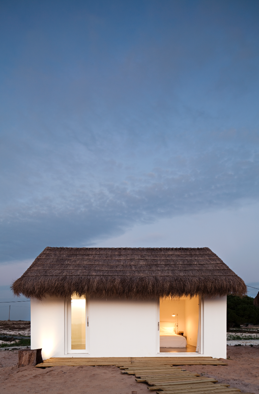 Hotel-Weekend-Barefoot-Luxury-Casa-Na-Areia-Portugal-House2.png