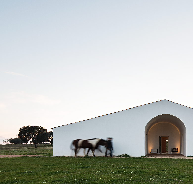 Hotel-Weekend-Barefoot-Luxury-Casas-No-Tempo-Portugal-House.png