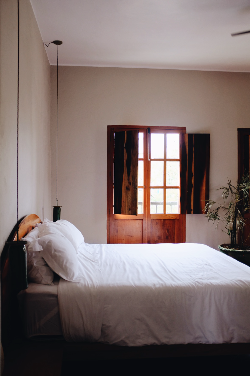Hotel-Weekend-Barefoot-Luxury-Grana-B&B-Oaxaca-Room-Bed.png