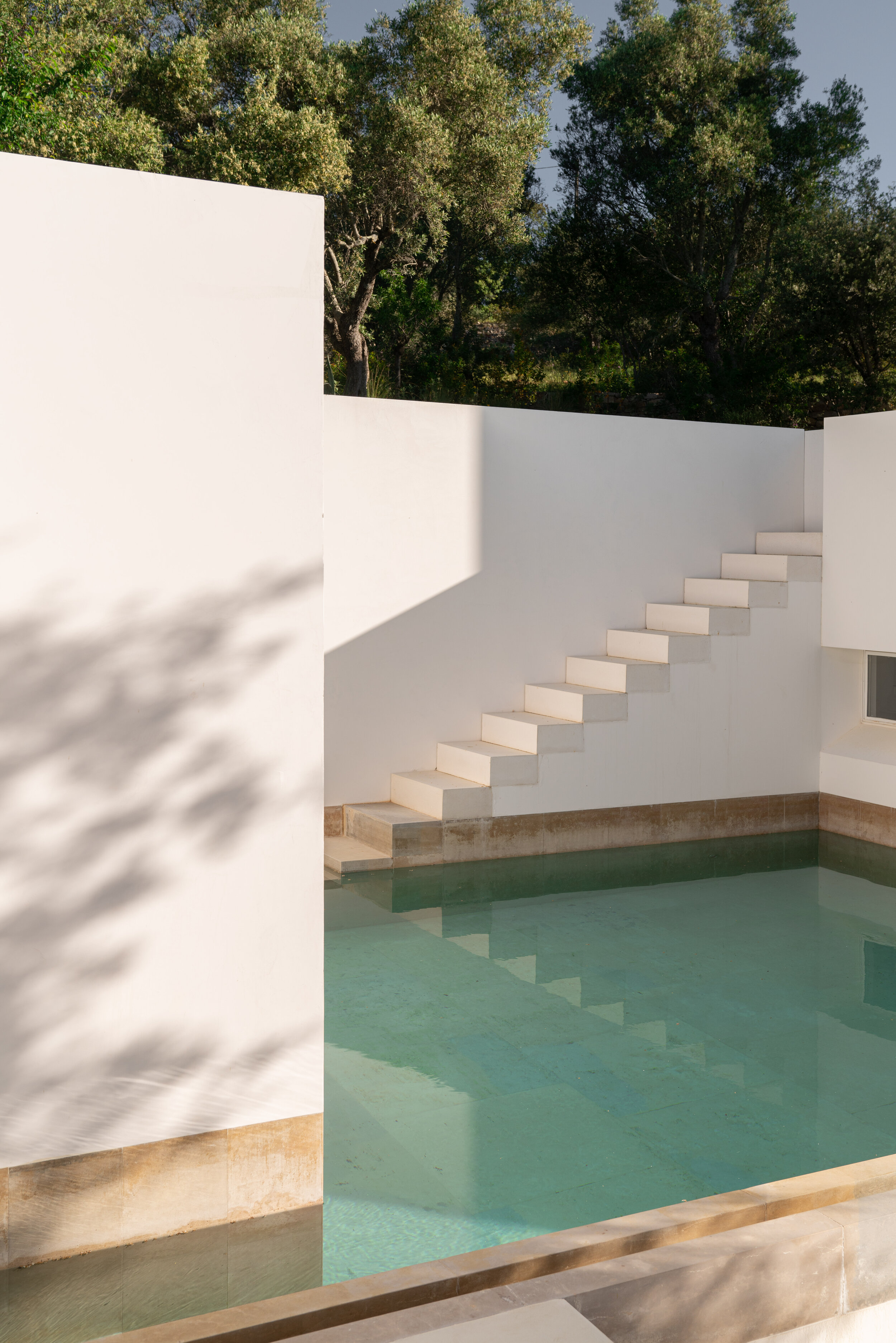 Hotel-Weekend-Barefoot-Luxury-Casa-Luum-Portugal-Garden-Pool-Crystalin-Water.jpg