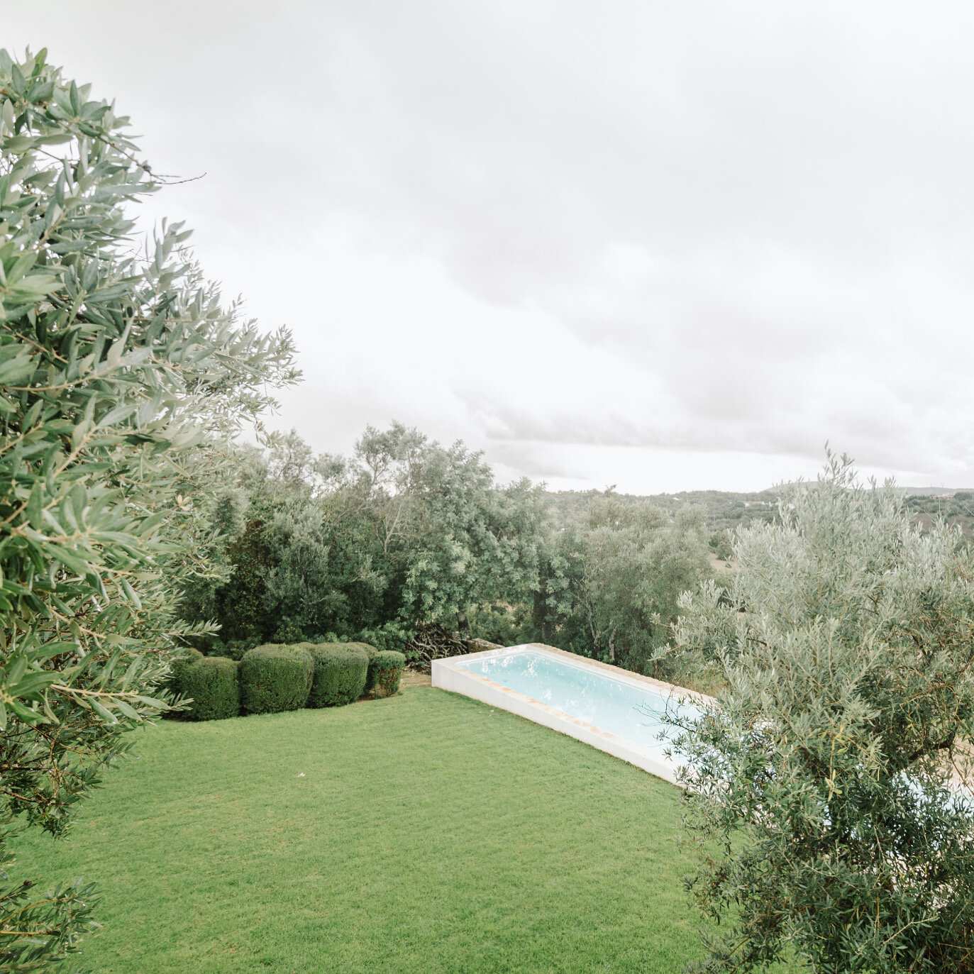 Hotel-Weekend-Barefoot-Luxury-Casa-Agostos-Analogica-pool-garden.JPG