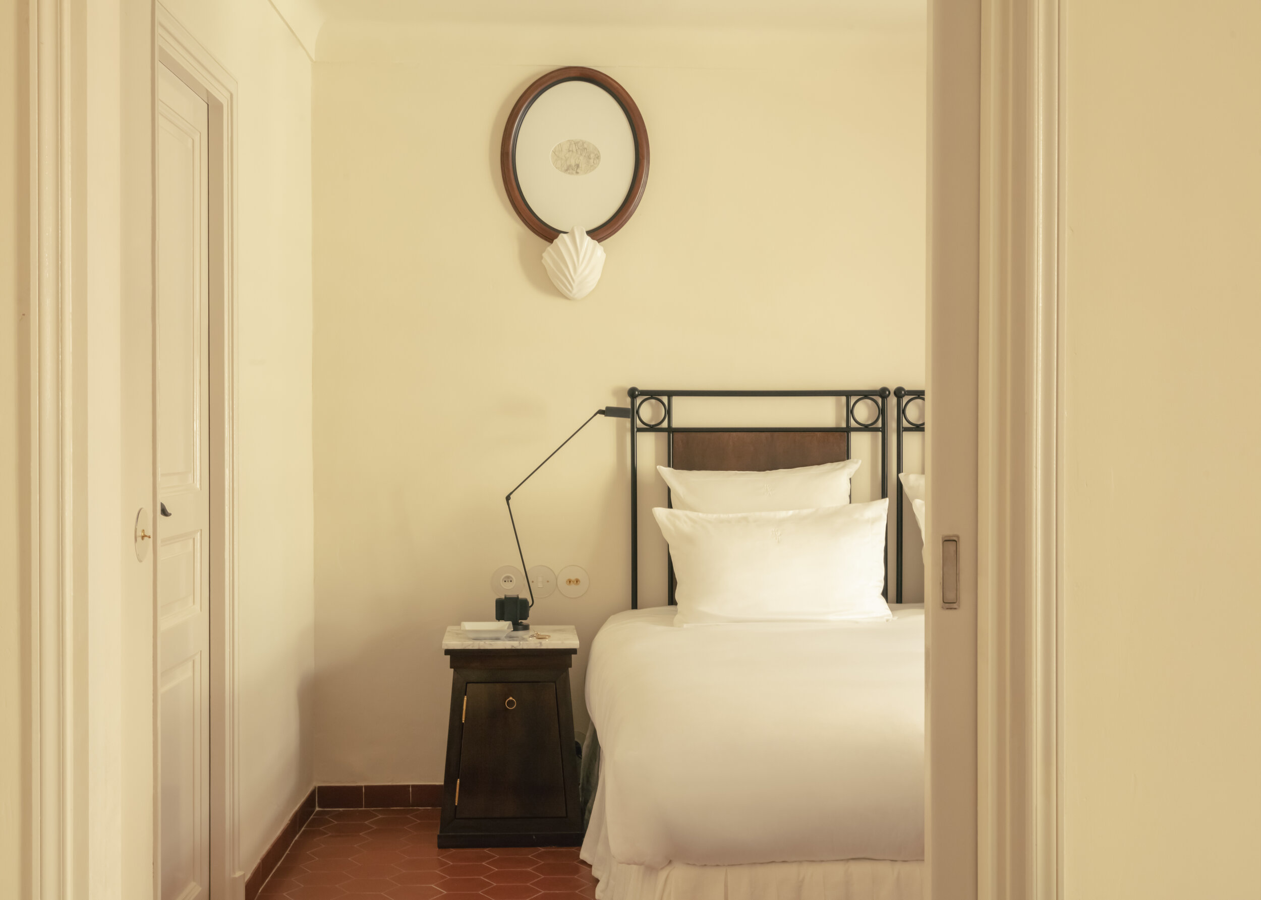 Hotel-Weekend-Barefoot-Luxury-La-Ponche-Saint-Tropez-Hotel-room.jpg