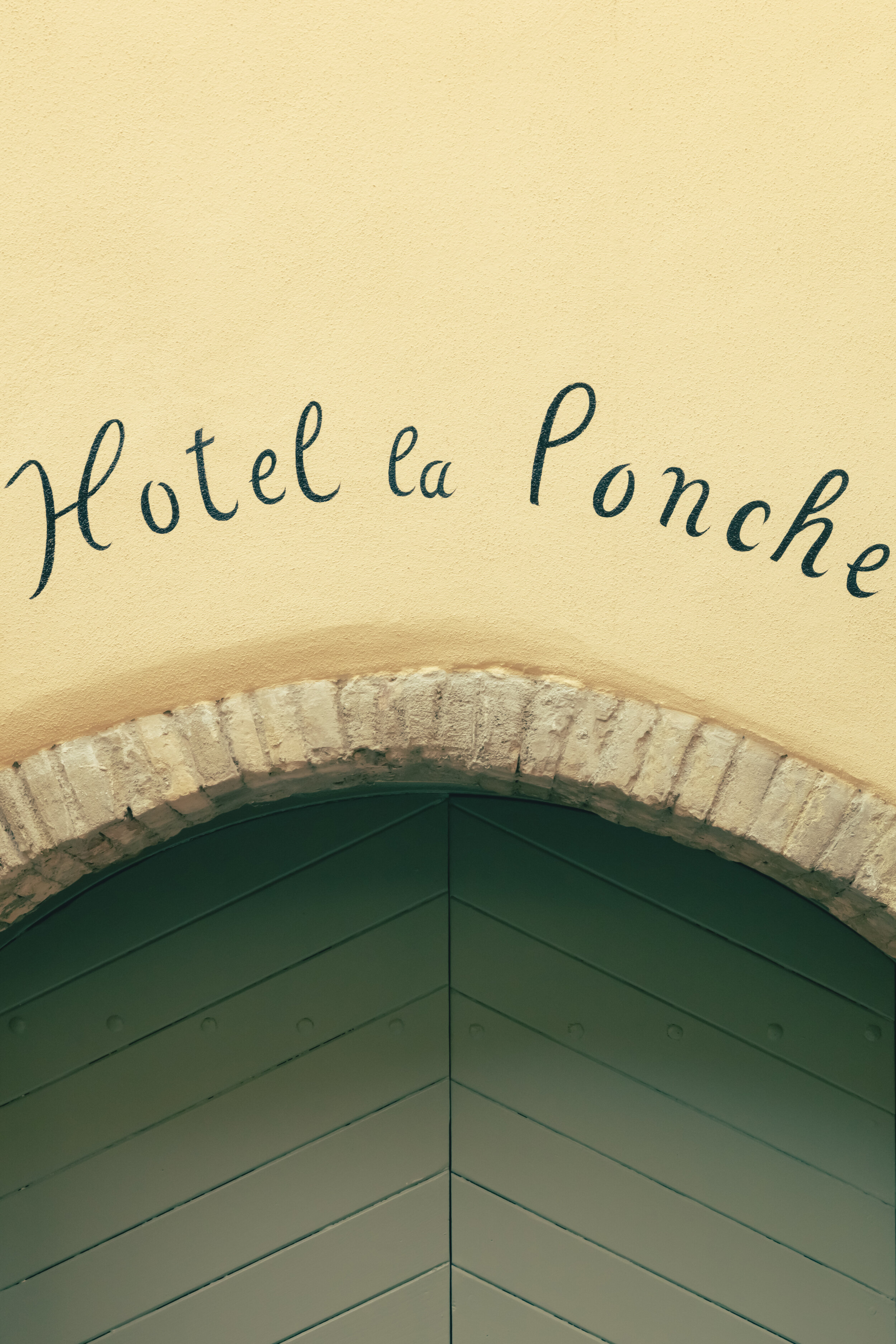 Hotel-Weekend-Barefoot-Luxury-La-Ponche-Saint-Tropez-Hotel-building.jpg