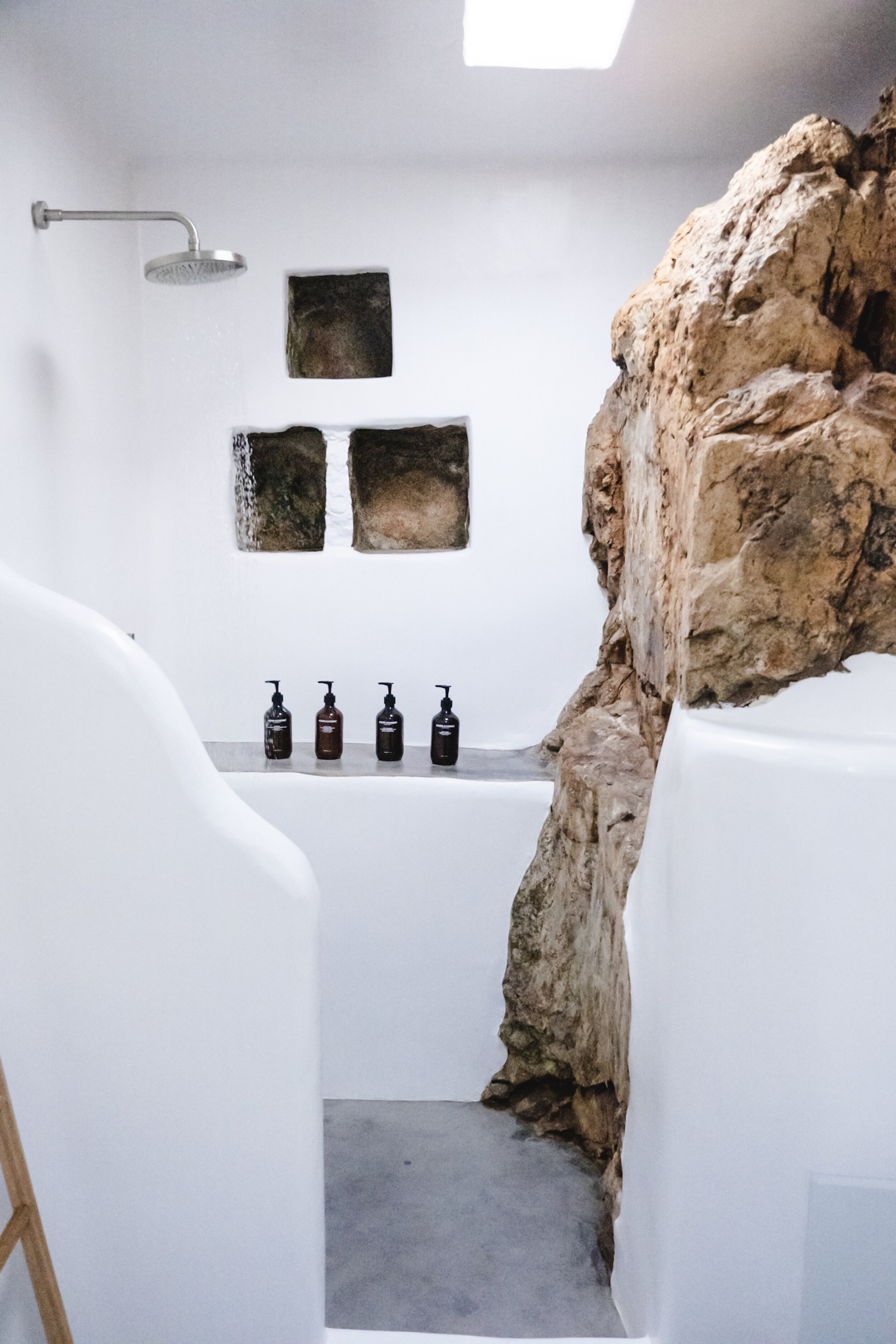 Hotel-Weekend-Barefoot-Luxury-Serifos-Greece-Natura-bath.jpg
