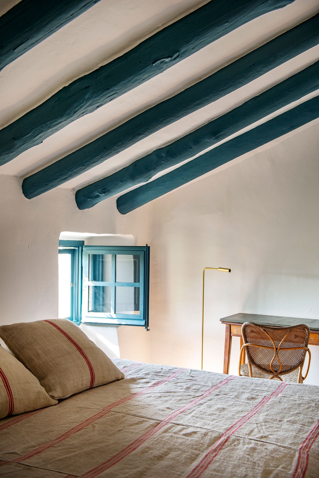 Hotel-Weekend-Barefoot-Luxury-Casa-Ullastret-bedroom.jpg