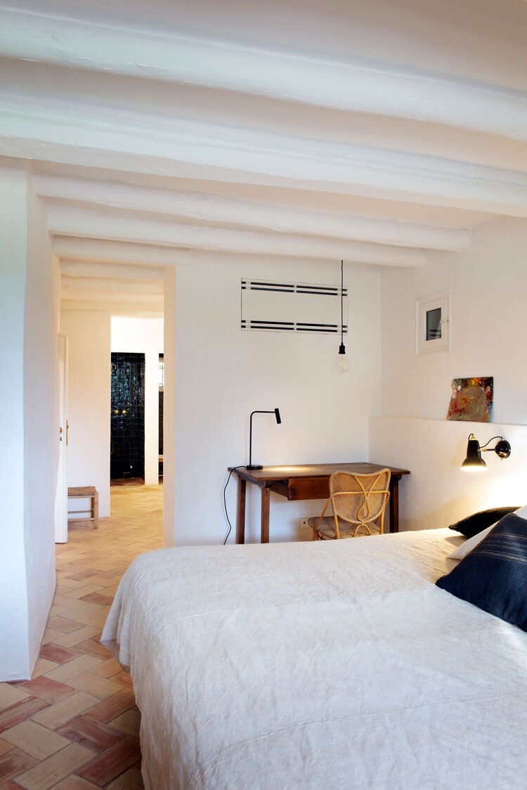 Hotel-Weekend-Barefoot-Luxury-Casa-Ullastret-Room.jpg