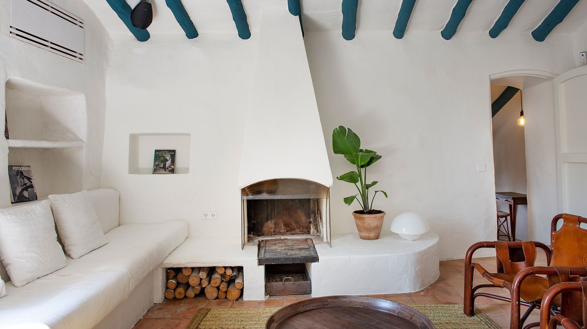 Hotel-Weekend-Barefoot-Luxury-Casa-Ullastret-fireplace.jpg