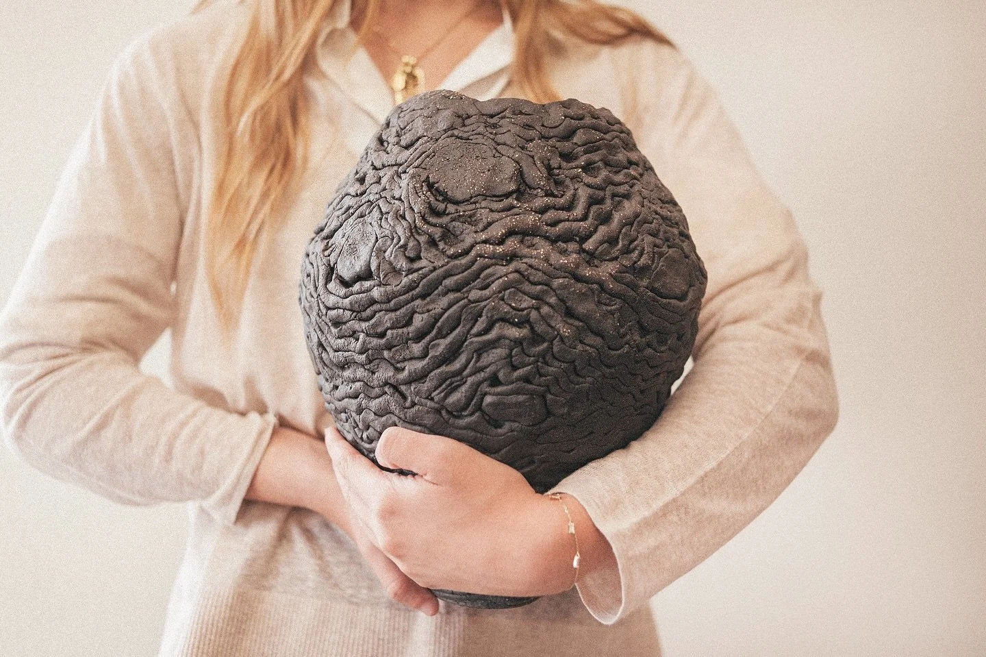 Jarr&oacute;n Crochet Flor
.
.
#mcb_ceramics #vases #vase #sculpture #modernceramics #ceramica #ceramics #contemporaryclay #ceramicdesign #ceramicartist #wabisabi #minimalism #home #deco #interiordesign #keramic #ceramique #craftsmanship #art #potter