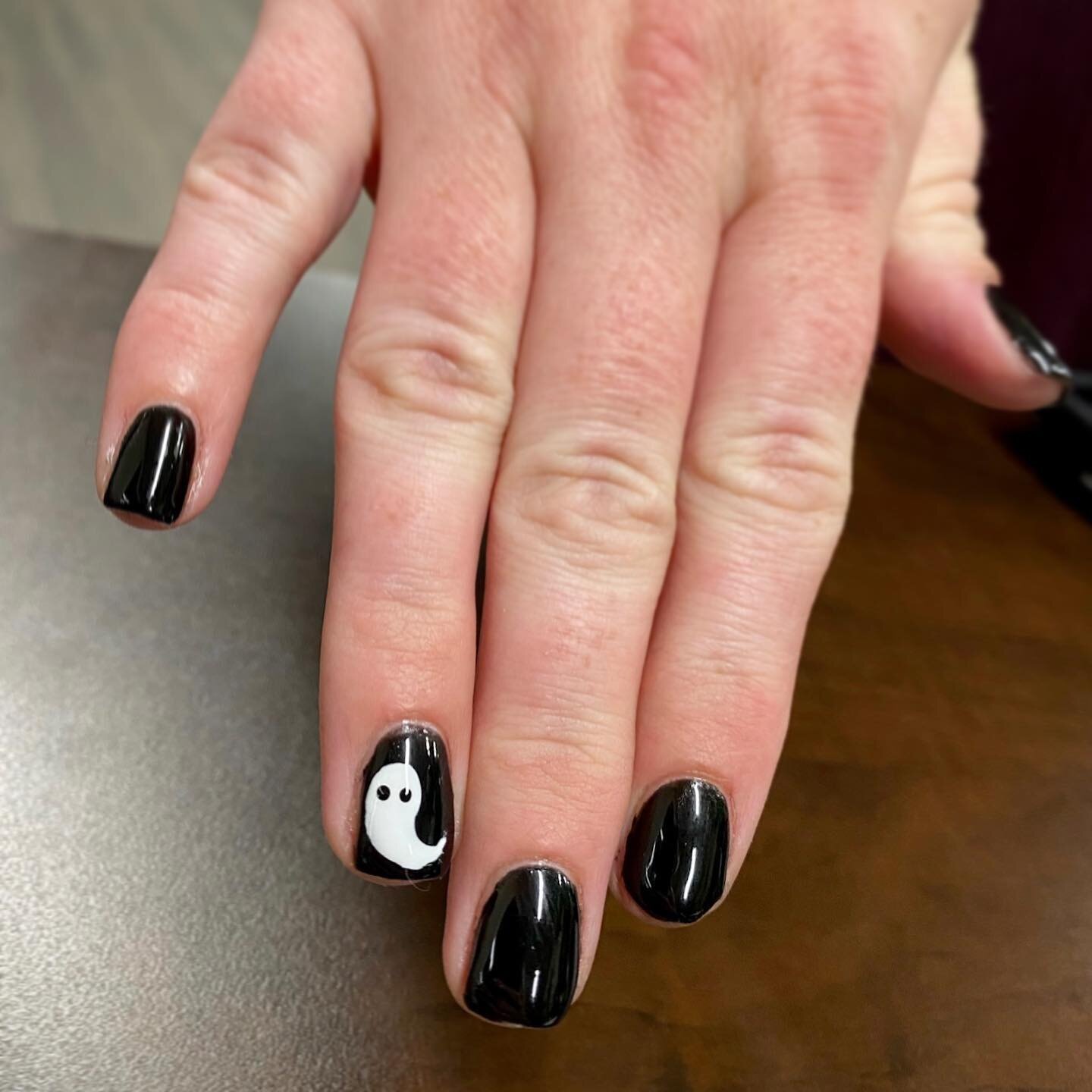 spOoOoOoOoky lil manicure by @styled_by_kristenmarie 👻
&bull;
It&rsquo;s not too late to book your some Halloween nails🖤
&bull;
Kristen is in today Wednesday 10-8 
&amp; tomorrow
Thursday 12-8!
&bull;
&bull;
&bull;
#hudsonvalley #hudsonvalleyny #na