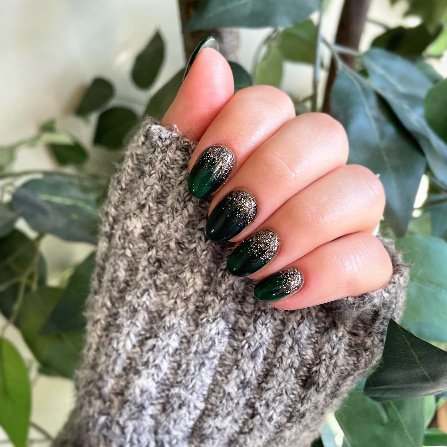 Manicure by @styled_by_kristenmarie 💚
There is still time to book your holiday manicure🎄
&bull;
&bull;
#hudsonvalley #hudsonvalleyny #nailsofinstagram #nails #nailart #halloweennails #halloween #newwindsor #newwindsornails #hudsonvalleynails #hudso