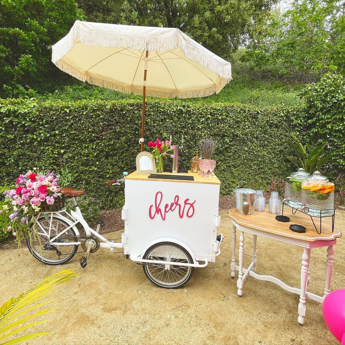 Tiptoe through the tulips&hellip;.all the way to this beautiful baby shower thrown by @wendyparkerevents 🥰🤰🏻🌷

We served @porchpounder Rose on one tap, and our lovely lavender lemonade on the other! 🪻🍋🍷

The incredible vendors:
Tap Trike: @hap