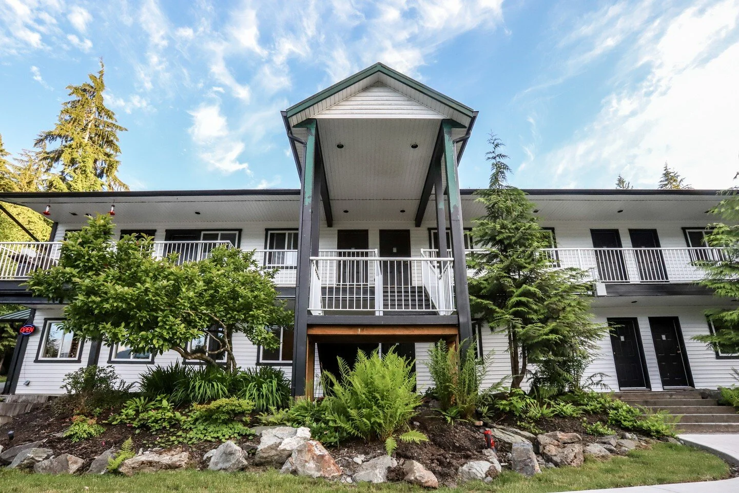 We have ocean and forest views, fully renovated suites for your solo trip, your friends and family and even for your canine friends 🐶

This spot is ideal for any kind of adventure and adventurers 😉

#WestCoastTrailLodge #PortRenfrew #VancouverIslan