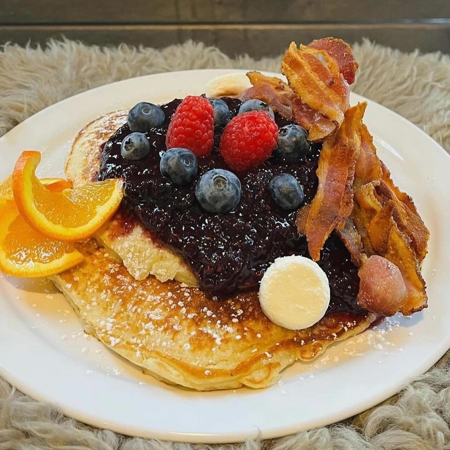 Weekends spent brunching at @wrccafebar &gt;

Whether you&rsquo;re a pancake lover, a benny enthusiast or a breakfast sandwich connoisseur, we&rsquo;ve got you covered!! 🥞 🍳 🍓

🍊$8 Mimosa
🍅$9 Single Caesar + $13 Double Caesar

Head on down to th