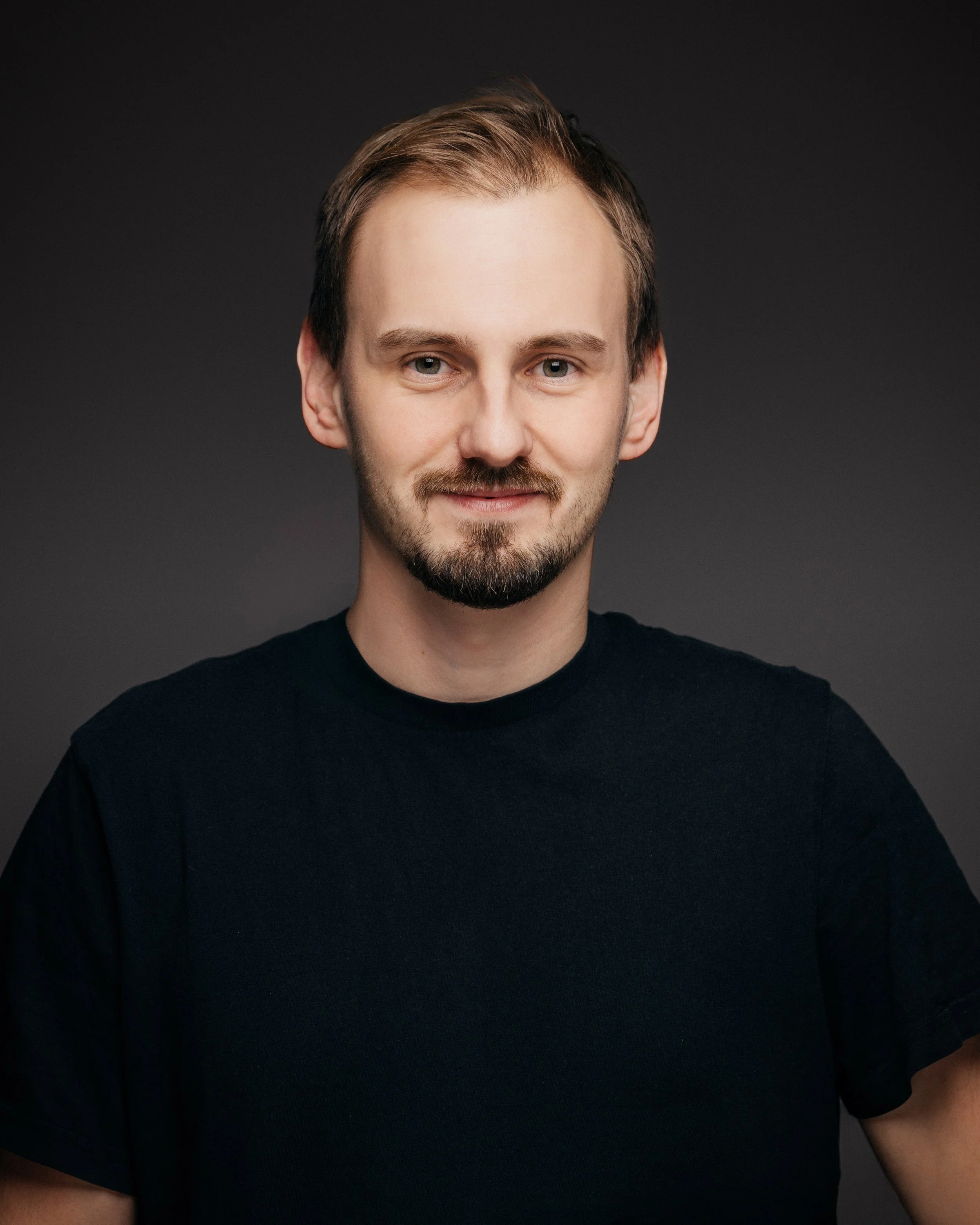 Portrett av mann med skjegg – moderne profilbilde for LinkedIn og personlig branding