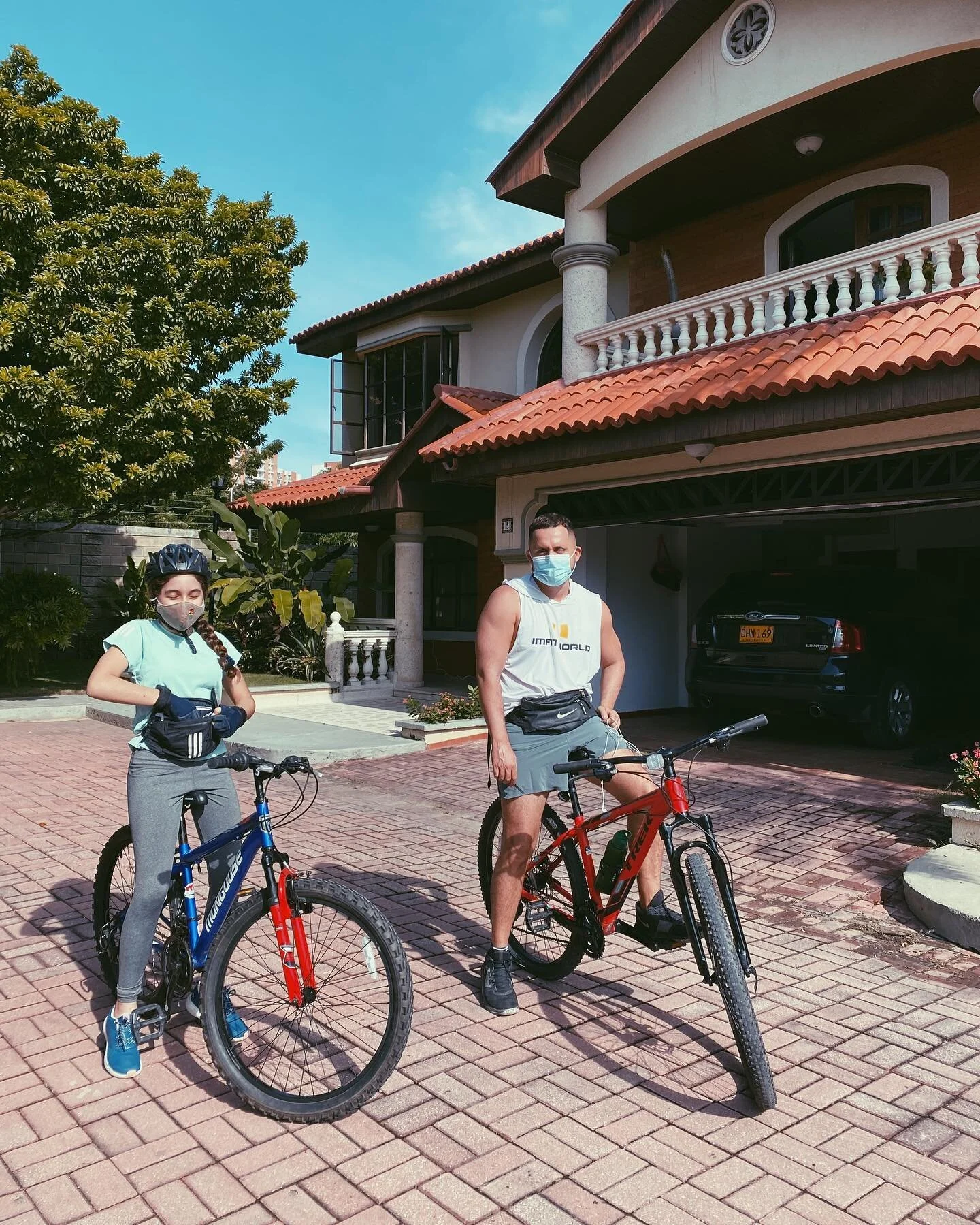 Si s&oacute;lo pudieras escoger un &uacute;nico carro para toda tu vida, &iquest;C&oacute;mo lo tratar&iacute;as? Pues...solo tienes un solo cuerpo para este viaje, &iquest;Qu&eacute; tanto lo est&aacute;s cuidando?

Haciendo deporte con mi noviecita