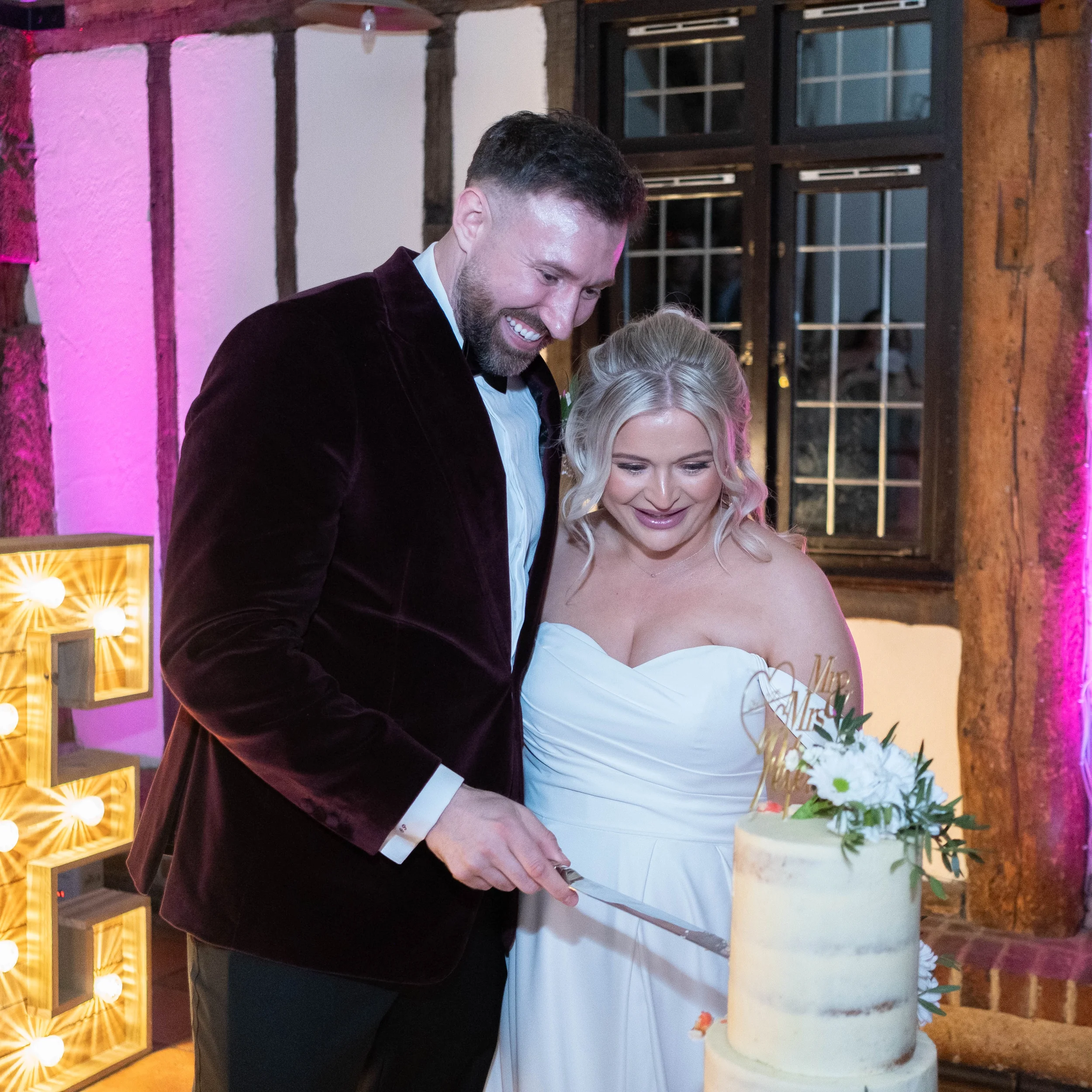 wedding photographer bedfordshire Tithe barn the kingfisher photographer